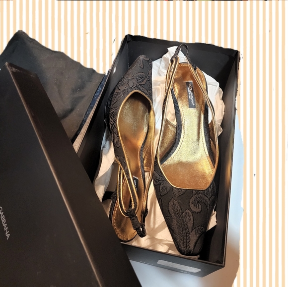 Dolce & Gabbana designer heels. It says 8/ 9.5 for size. Color Blackish/Gold - Picture 2 of 3
